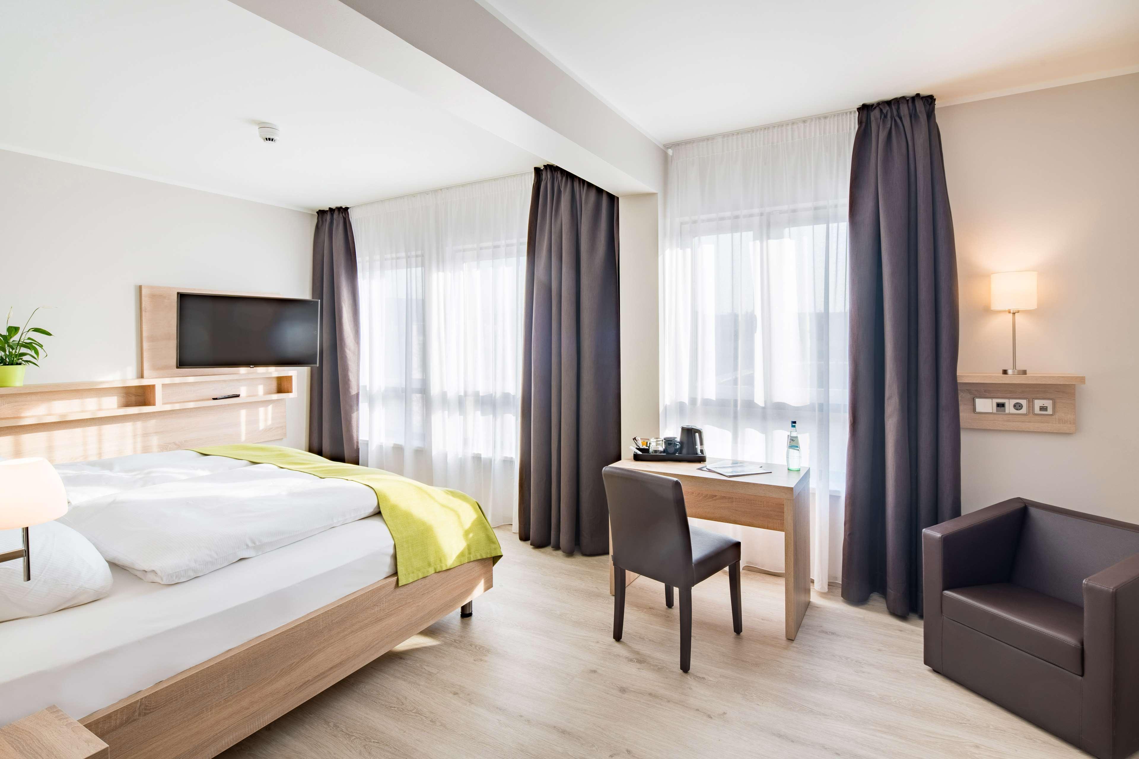 Отель Western Kantstrasse 4*
